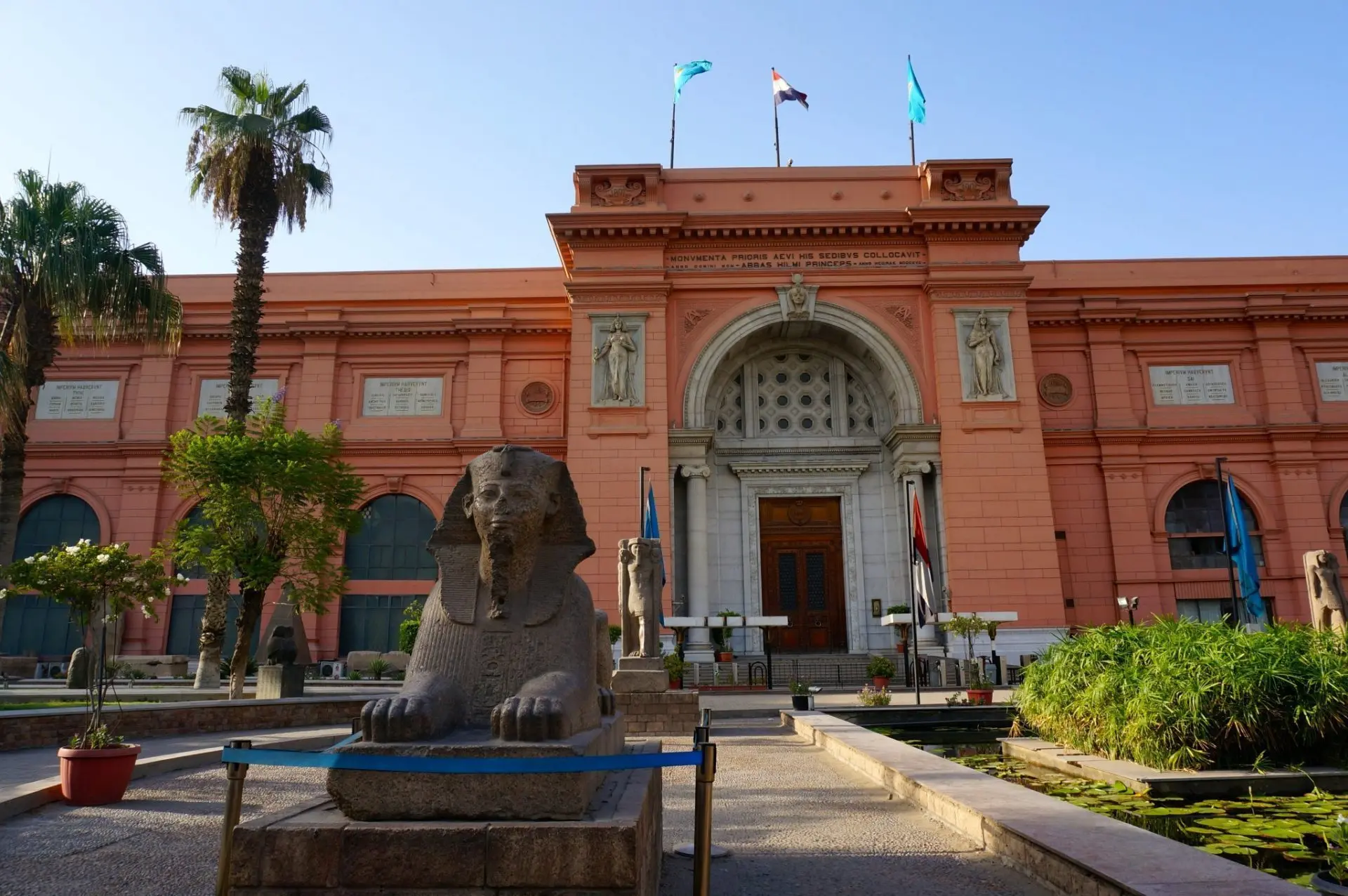 Egyptian Museum, Pyramids, Sphinx Tour & Lunch
